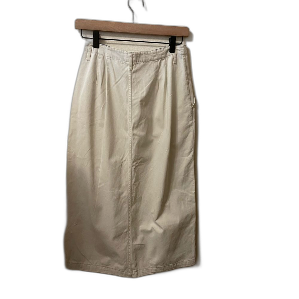 St. Johns Bay White skirt. size 6 waistband with button and zipper. Front slit. - Picture 2 of 3